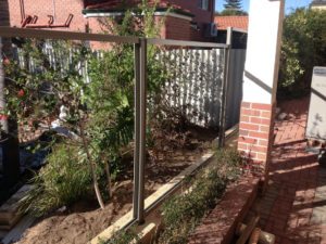 limestone retaining wall colorbond fencing and gates perth