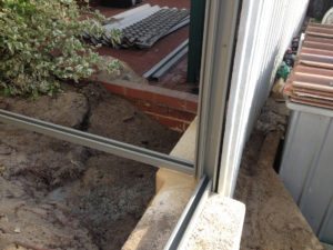 limestone retaining wall colorbond fencing and gates perth