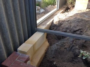 limestone retaining wall colorbond fencing and gates perth