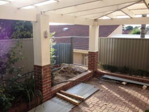 limestone retaining wall colorbond fencing and gates perth