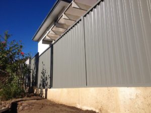 limestone retaining wall colorbond fencing and gates perth