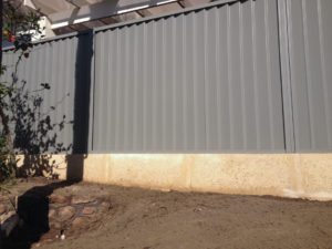 limestone retaining wall colorbond fencing and gates perth