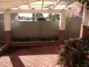 limestone retaining wall colorbond fencing and gates perth