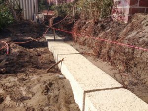 limestone retaining wall colorbond fencing and gates perth
